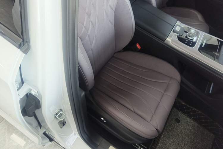 Used Chery Tiggo 9 2025 2.0T Automatic Two-Wheel Drive Luxury Edition 5 Seats Right Front Seat
