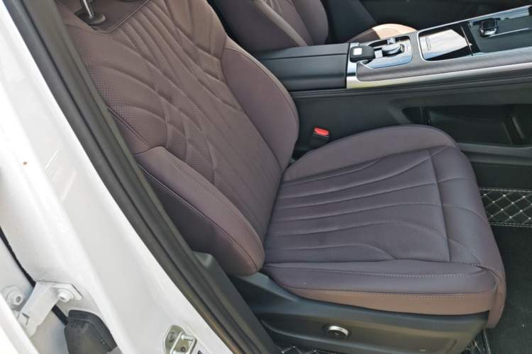 Used Chery Tiggo 9 2025 2.0T Automatic Two-Wheel Drive Luxury Edition 5 Seats Right Front Seat
