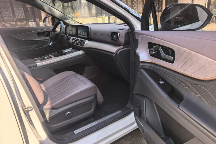 Used Chery Tiggo 9 2025 2.0T Automatic Two-Wheel Drive Luxury Edition 5 Seats Right Front Seat