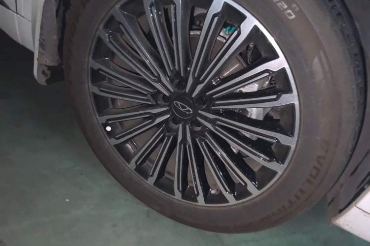 Used Chery Tiggo 9 2025 2.0T Automatic All-Wheel Drive Luxury Edition 5 Seats Right Front Wheel Hub