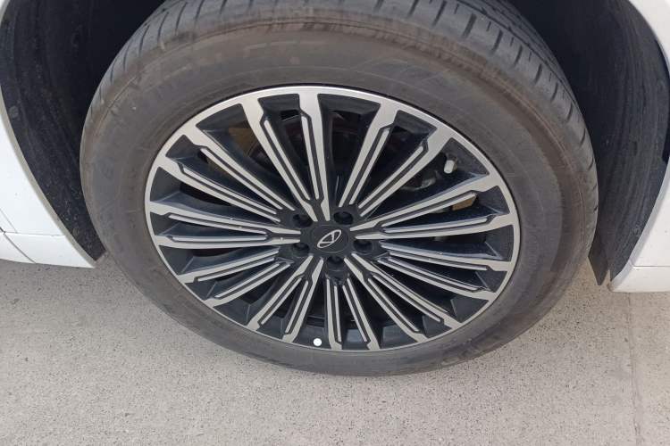 Used Chery Tiggo 9 2025 2.0T Automatic Two-Wheel Drive Luxury Edition 5 Seats Right Front Wheel Hub
