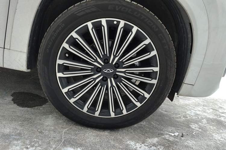 Used Chery Tiggo 9 2025 2.0T Dual-Clutch Two-Wheel Drive Luxury Edition 5 Seats Right Front Wheel Hub