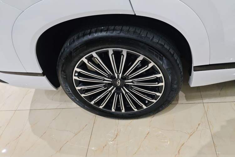 Used Chery Tiggo 9 2025 2.0T Dual-Clutch Two-Wheel Drive Comfort Edition 5 Seats Right Rear Wheel Hub