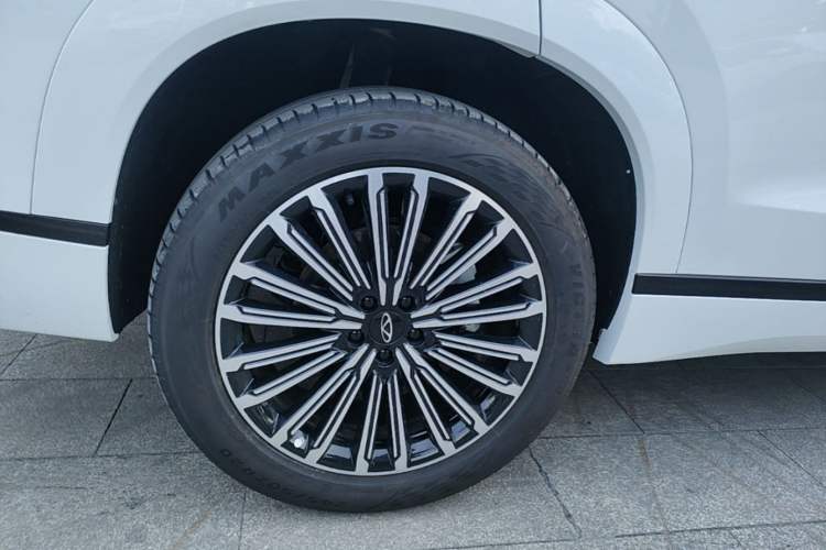 Used Chery Tiggo 9 2025 2.0T Automatic All-Wheel Drive Luxury Edition 5 Seats Right Rear Wheel Hub
