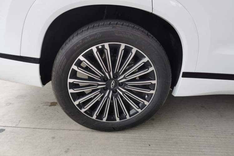 Used Chery Tiggo 9 2025 2.0T Automatic Two-Wheel Drive Luxury Edition 5 Seats Right Rear Wheel Hub