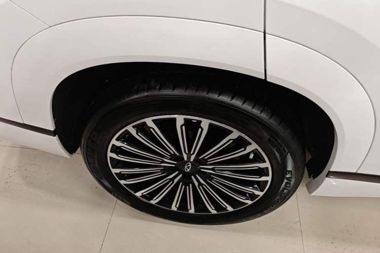 Used Chery Tiggo 9 2025 2.0T Automatic Two-Wheel Drive Luxury Edition 5 Seats Right Rear Wheel Hub