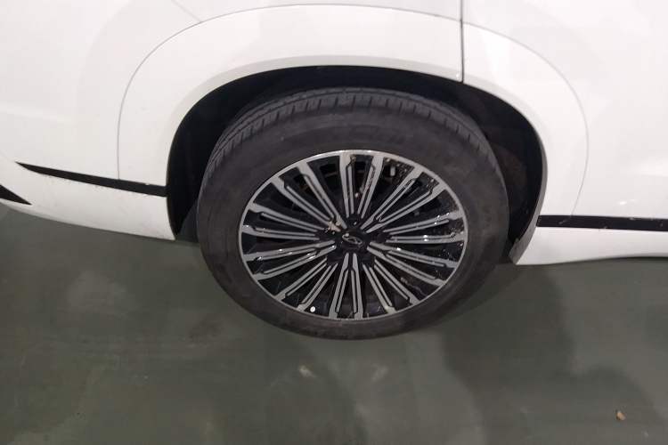 Used Chery Tiggo 9 2025 2.0T Automatic Two-Wheel Drive Luxury Edition 5 Seats Right Rear Wheel Hub