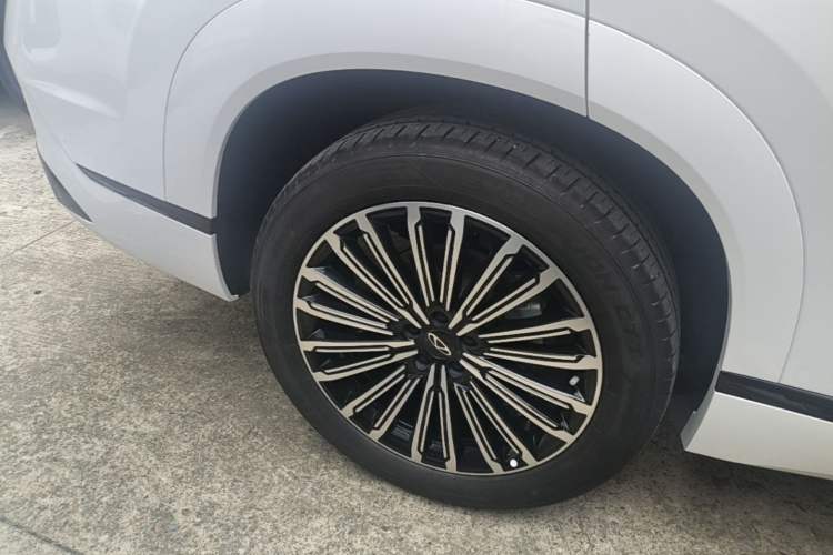Used Chery Tiggo 9 2025 2.0T Automatic All-Wheel Drive Luxury Edition 5 Seats Right Rear Wheel Hub
