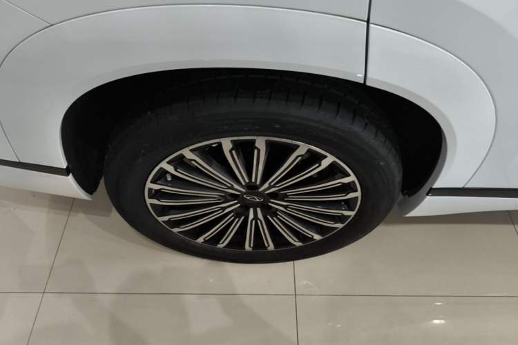 Used Chery Tiggo 9 2025 2.0T Automatic Two-Wheel Drive Luxury Edition 5 Seats Right Rear Wheel Hub