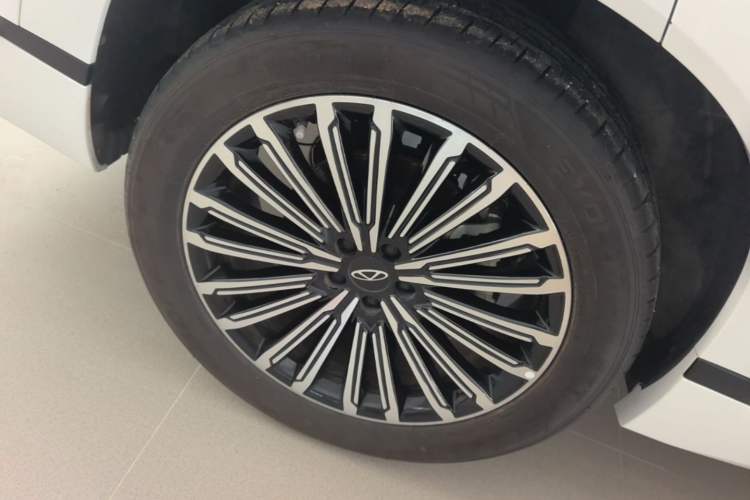 Used Chery Tiggo 9 2025 2.0T Automatic Two-Wheel Drive Luxury Edition 5 Seats Right Rear Wheel Hub