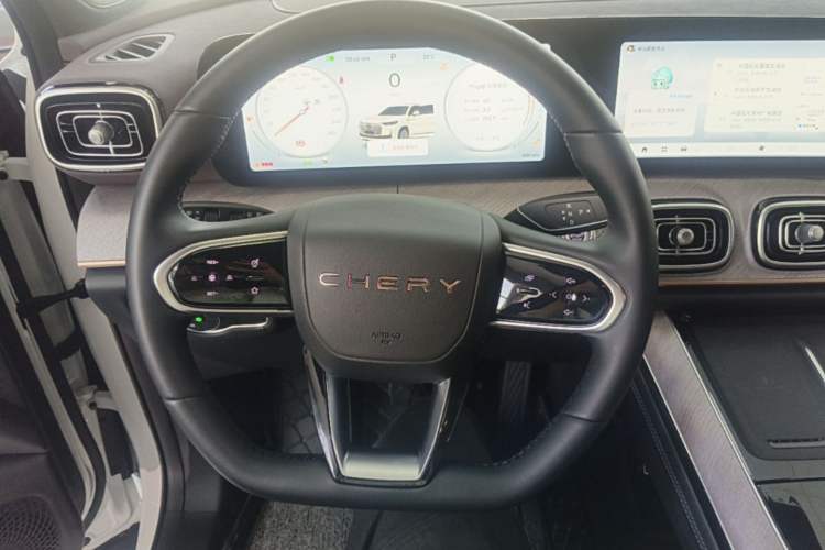 Used Chery Tiggo 9 2025 2.0T Automatic Two-Wheel Drive Luxury Edition 5 Seats Steering Wheel