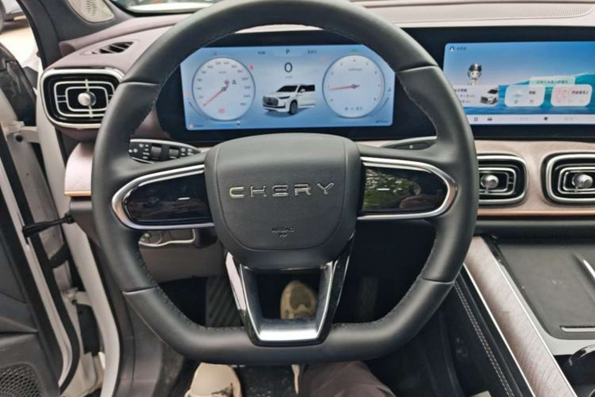 Used Chery Tiggo 9 2025 2.0T Automatic Two-Wheel Drive Luxury Edition 5 Seats Steering Wheel