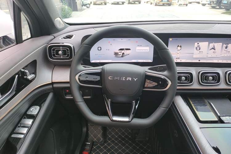 Used Chery Tiggo 9 2025 2.0T Automatic All-Wheel Drive Luxury Edition 5 Seats Steering Wheel