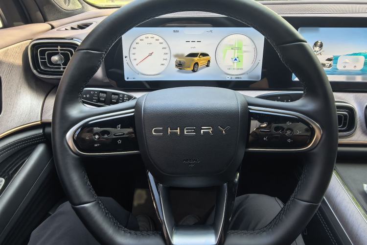 Used Chery Tiggo 9 2025 2.0T Automatic Two-Wheel Drive Luxury Edition 5 Seats Steering Wheel