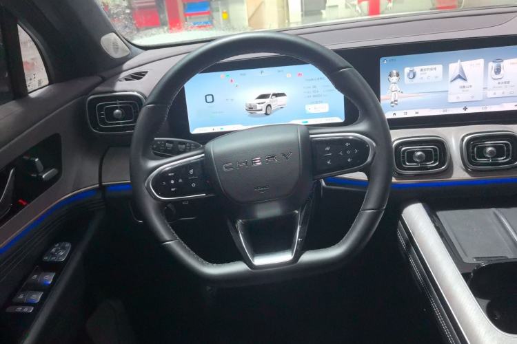 Used Chery Tiggo 9 2025 2.0T Automatic Two-Wheel Drive Luxury Edition 5 Seats Steering Wheel