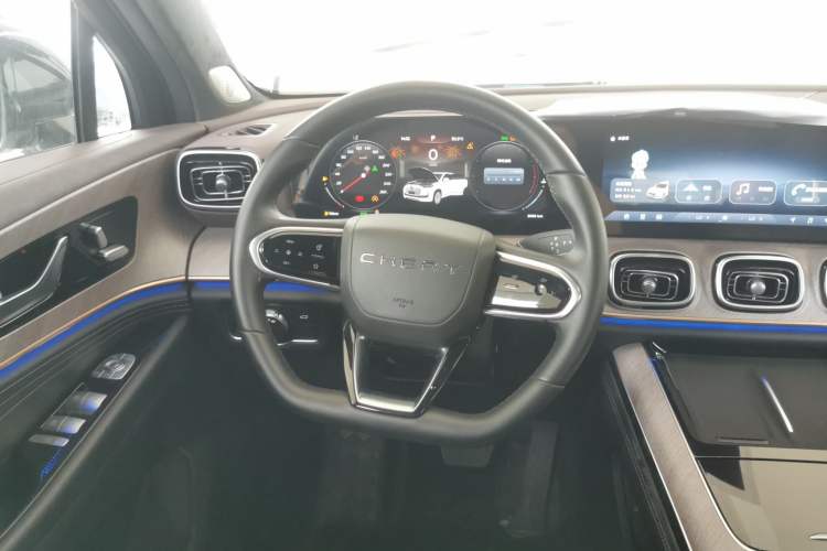 Used Chery Tiggo 9 2025 2.0T Automatic Two-Wheel Drive Luxury Edition 5 Seats Steering Wheel