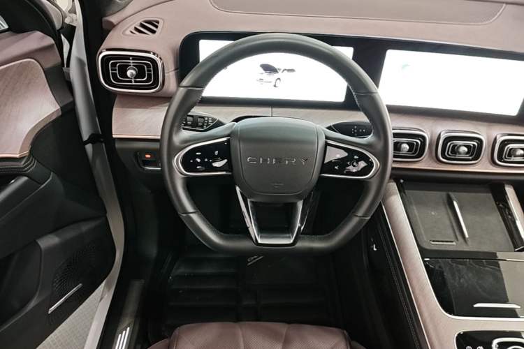 Used Chery Tiggo 9 2025 2.0T Automatic Two-Wheel Drive Luxury Edition 5 Seats Steering Wheel