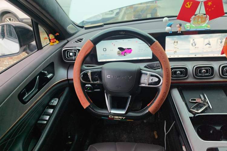 Used Chery Tiggo 9 2025 2.0T Dual-Clutch Two-Wheel Drive Luxury Edition 7 Seats Steering Wheel