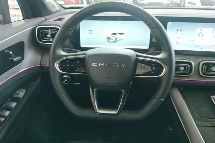 Used Chery Tiggo 9 2025 2.0T Automatic Two-Wheel Drive Luxury Edition 5 Seats Steering Wheel