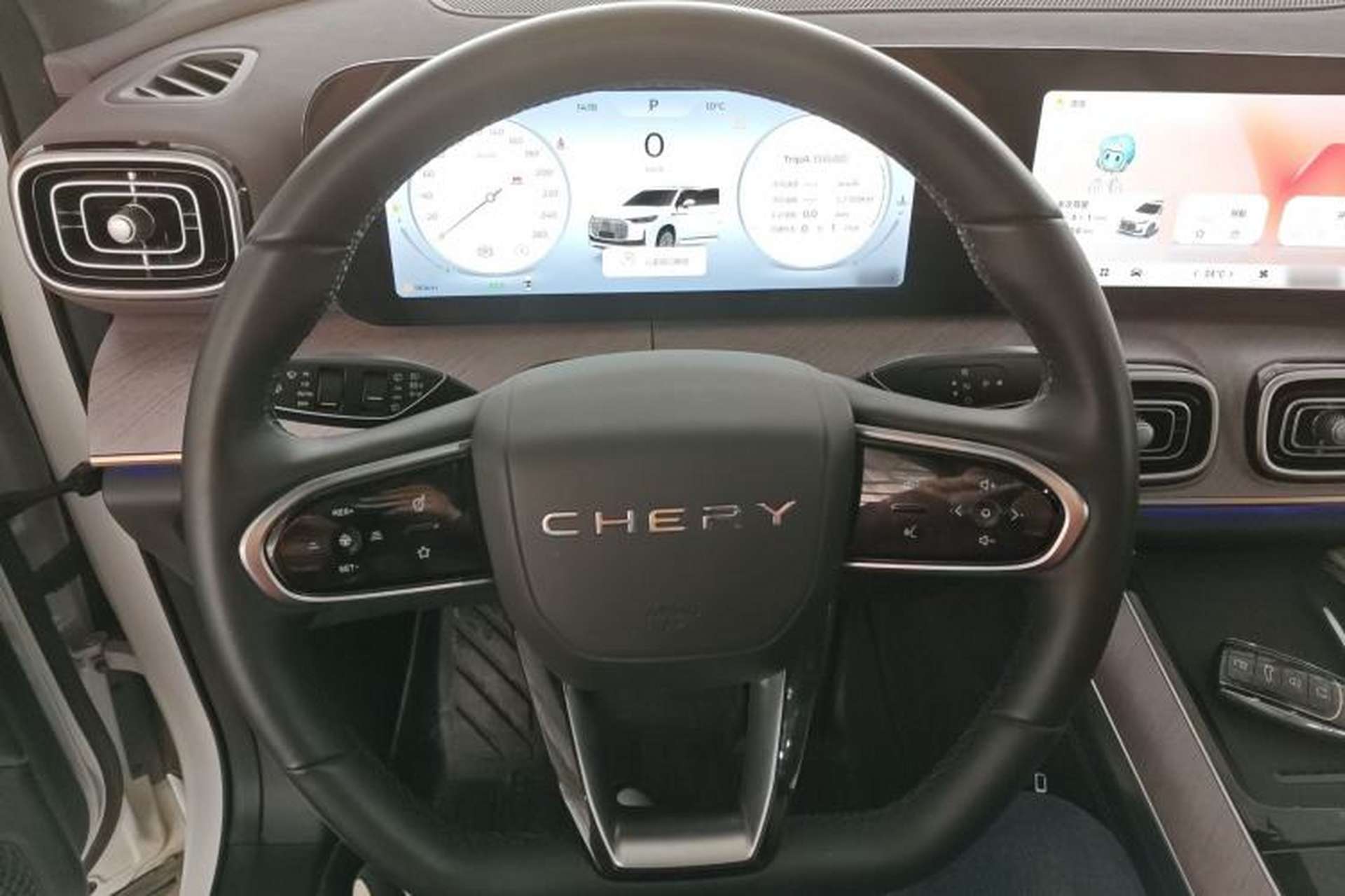 Used Chery Tiggo 9 2025 2.0T Automatic Two-Wheel Drive Luxury Edition 5 Seats Steering Wheel