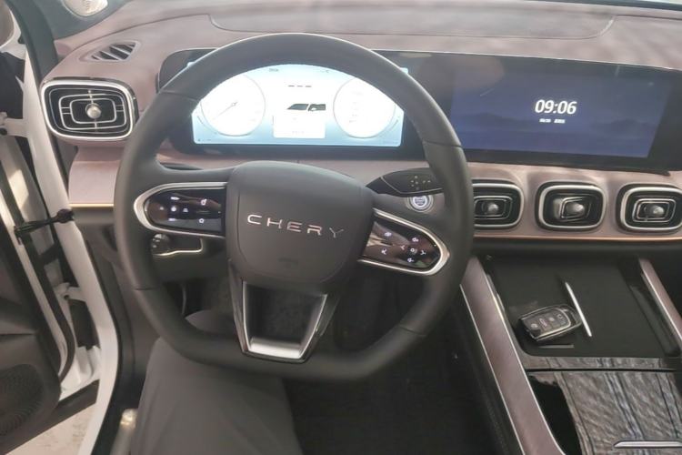 Used Chery Tiggo 9 2025 2.0T Automatic Two-Wheel Drive Luxury Edition 5 Seats Steering Wheel