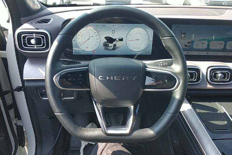 Used Chery Tiggo 9 2025 2.0T Automatic Two-Wheel Drive Luxury Edition 5 Seats Steering Wheel