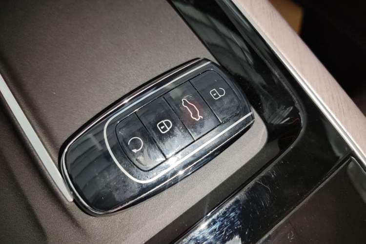 Used Chery Tiggo 9 2025 2.0T Automatic Two-Wheel Drive Luxury Edition 5 Seats Vehicle Key