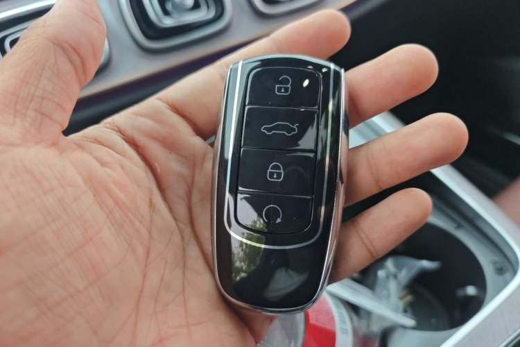 Used Chery Tiggo 9 2025 2.0T Dual-Clutch Two-Wheel Drive Luxury Edition 5 Seats Vehicle Key
