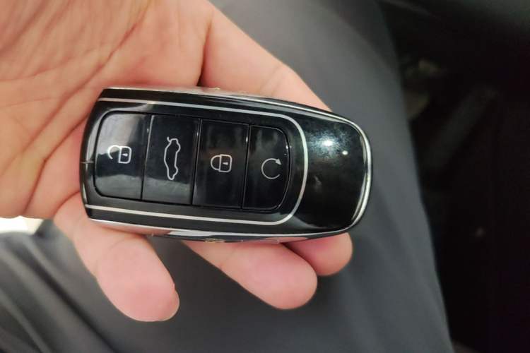 Used Chery Tiggo 9 2025 2.0T Automatic Two-Wheel Drive Luxury Edition 5 Seats Vehicle Key