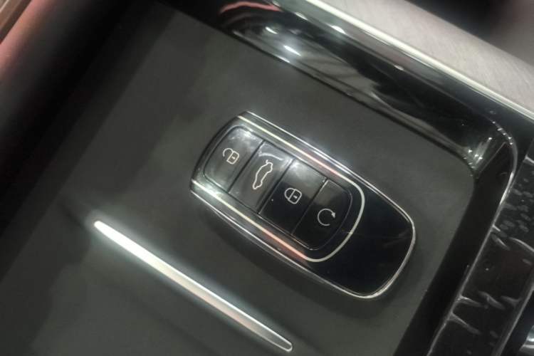 Used Chery Tiggo 9 2025 2.0T Automatic Two-Wheel Drive Luxury Edition 5 Seats Vehicle Key