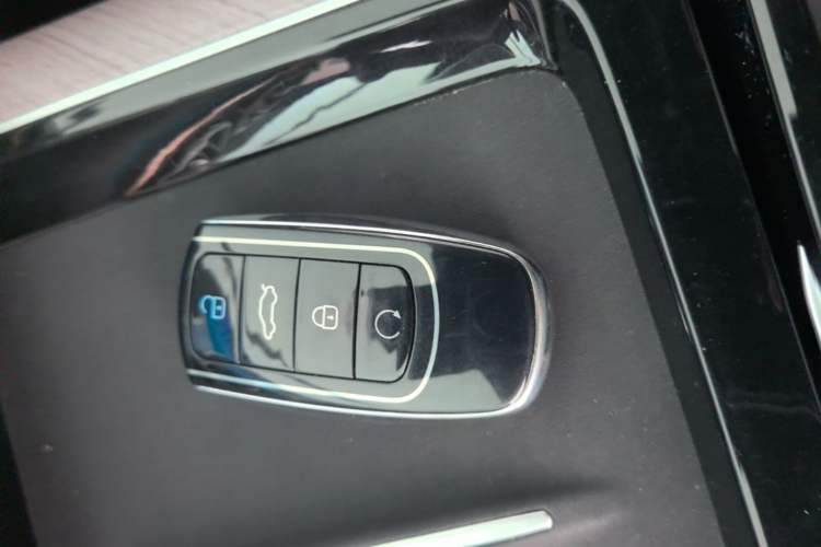 Used Chery Tiggo 9 2025 2.0T Automatic Two-Wheel Drive Luxury Edition 5 Seats Vehicle Key