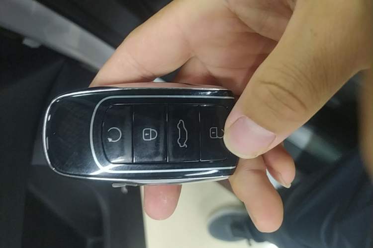 Used Chery Tiggo 9 2025 2.0T Automatic Two-Wheel Drive Luxury Edition 5 Seats Vehicle Key