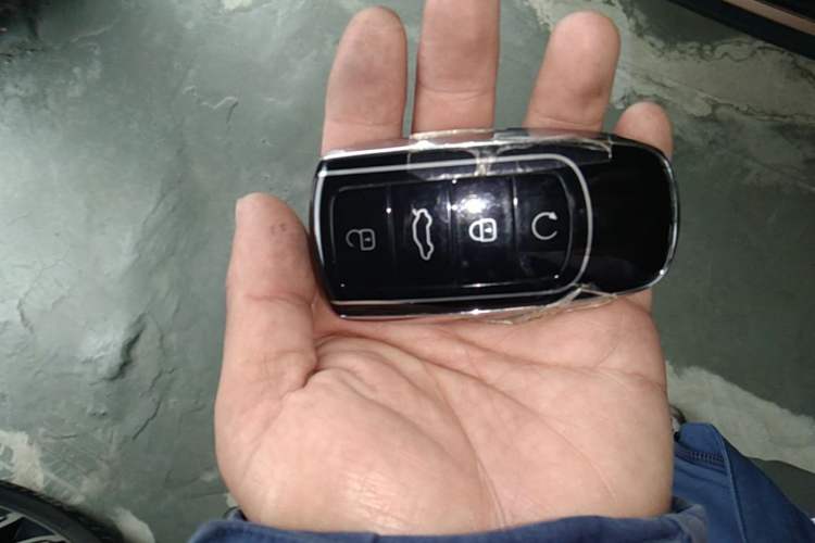 Used Chery Tiggo 9 2025 2.0T Automatic Two-Wheel Drive Luxury Edition 5 Seats Vehicle Key