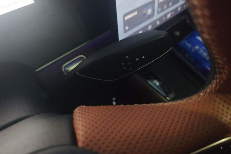 Used Chery Tiggo 9 2026 Model 9X 2.0T Automatic Two-Wheel Drive Navigation Edition Gear Lever
