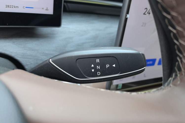 Used Chery Tiggo 9 2026 Model 9X 2.0T Automatic Two-Wheel Drive Luxury Edition Gear Lever