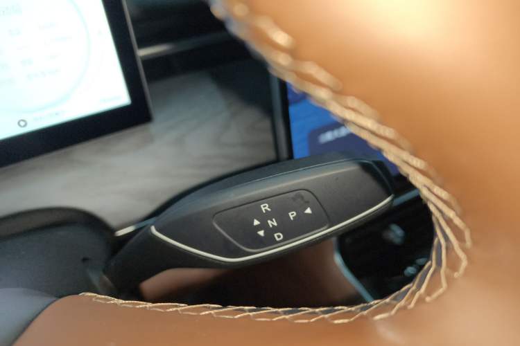 Used Chery Tiggo 9 2026 Model 9X 2.0T Automatic Two-Wheel Drive Prestige Edition Gear Lever