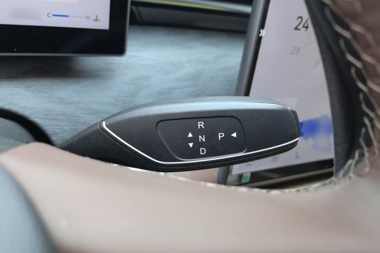 Used Chery Tiggo 9 2026 Model 9X 2.0T Automatic Two-Wheel Drive Luxury Edition Gear Lever