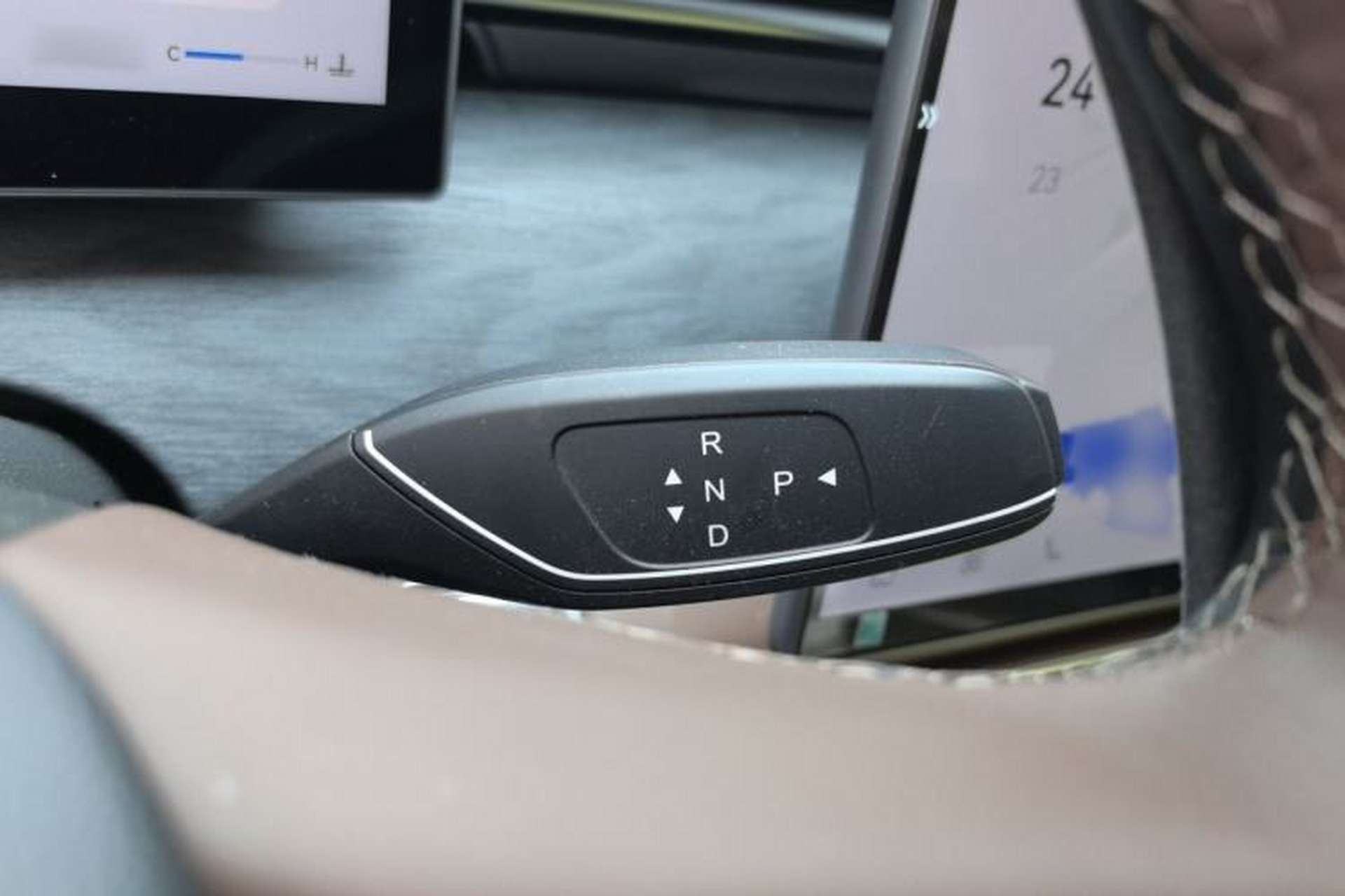 Used Chery Tiggo 9 2026 Model 9X 2.0T Automatic Two-Wheel Drive Luxury Edition Gear Lever