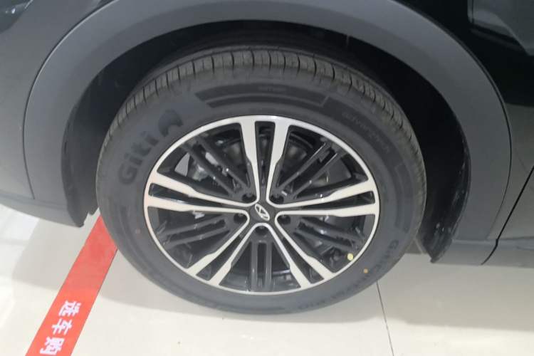 Used Chery Tiggo 9 2026 Model 9X 2.0T Automatic Two-Wheel Drive Luxury Edition Left Front Wheel Hub
