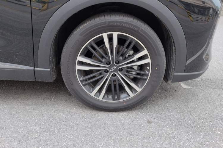 Used Chery Tiggo 9 2026 Model 9X 2.0T Automatic Two-Wheel Drive Luxury Edition Right Front Wheel Hub