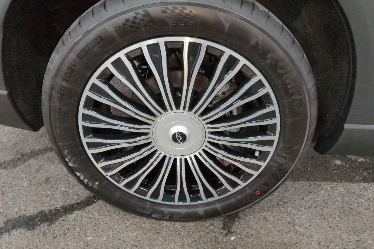 Used Chery Tiggo 9 2026 Model 9X 2.0T Automatic Two-Wheel Drive Prestige Edition Right Rear Wheel Hub