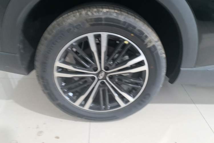Used Chery Tiggo 9 2026 Model 9X 2.0T Automatic Two-Wheel Drive Luxury Edition Right Rear Wheel Hub