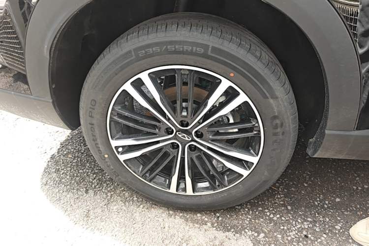 Used Chery Tiggo 9 2026 Model 9X 2.0T Automatic Two-Wheel Drive Luxury Edition Right Rear Wheel Hub