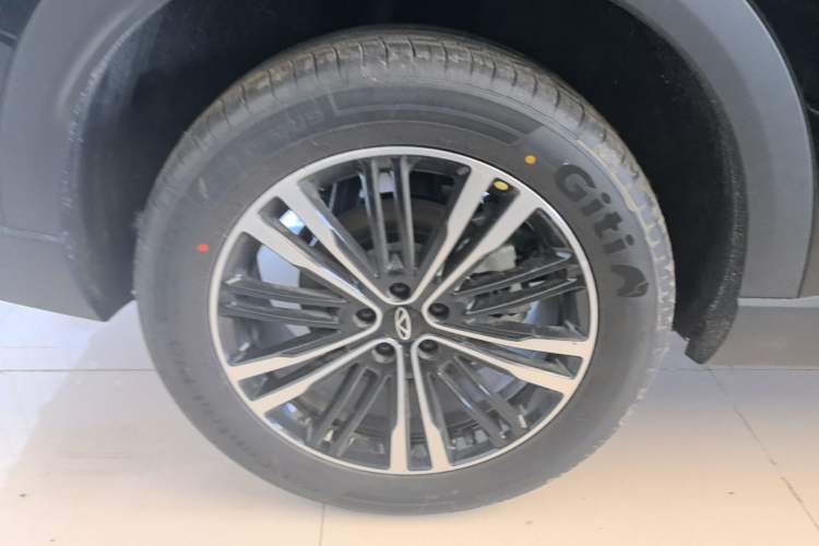 Used Chery Tiggo 9 2026 Model 9X 2.0T Automatic Two-Wheel Drive Luxury Edition Right Rear Wheel Hub