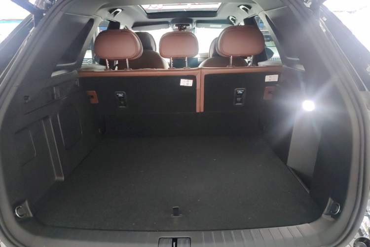 Used Chery Tiggo 9 2026 Model 9X 2.0T Automatic Two-Wheel Drive Luxury Edition Trunk