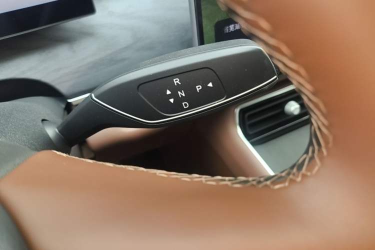 Used Chery Tiggo 9 2026 Model 9X 2.0T Automatic Two-Wheel Drive Luxury Edition Gear Lever