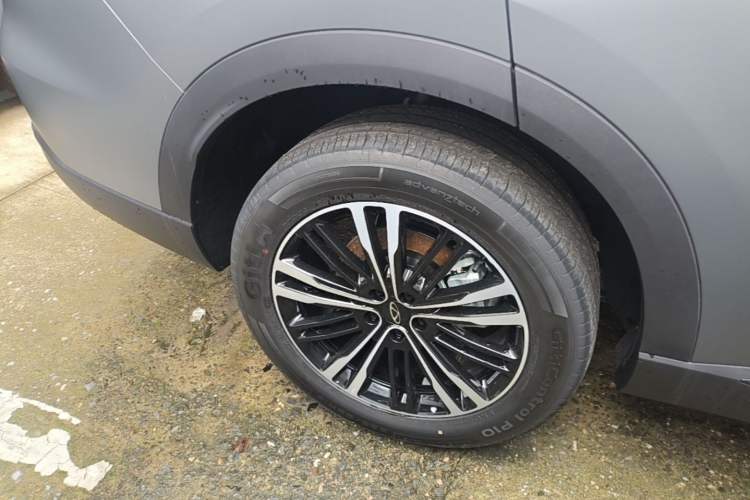 Used Chery Tiggo 9 2026 Model 9X 2.0T Automatic Two-Wheel Drive Luxury Edition Right Rear Wheel Hub