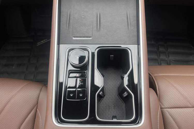 Used Chery Tiggo 9 2026 Model 9X 2.0T Automatic Two-Wheel Drive Prestige Edition Interior 10