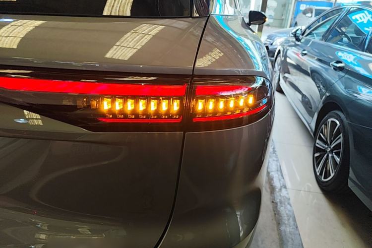 Used Chery Tiggo 9 2026 Model 9X 2.0T Automatic Two-Wheel Drive Prestige Edition Right Rear Taillight
