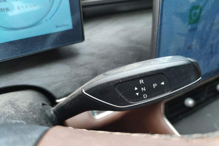 Used Chery Tiggo 9 2026 Model 9X 2.0T Automatic Two-Wheel Drive Prestige Edition Gear Lever